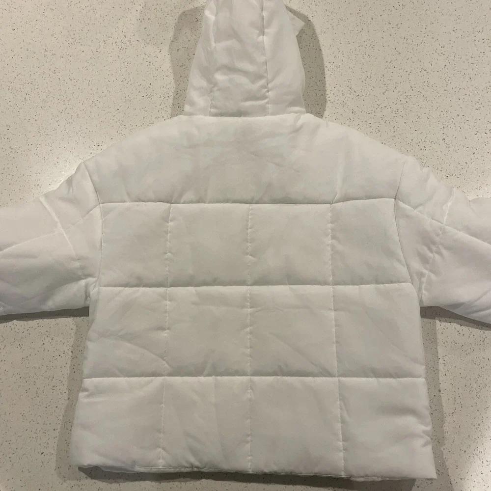Nike Sportswear Therma-Fit White Puffer Jacket w/Hood - FB7672-100 - Women's Med